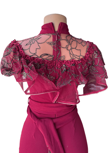 Vista detallada de la decoración de espalda del jumpsuit. Dos de dos.