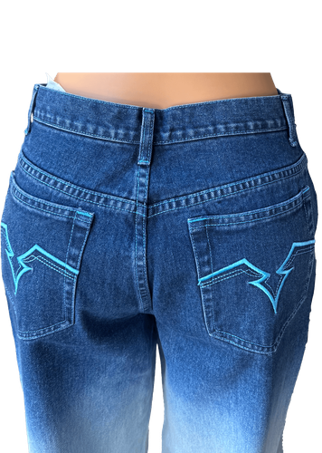 Vista de atrás (dos de dos). Pantalón de jean ancho con efecto lavado y detalles en azul marino.