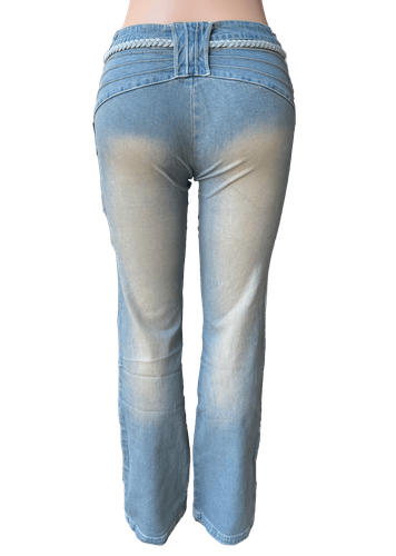 Pantalón jean con detalle de trenza y estilo desteñido en azul claro - Espalda (una de dos).