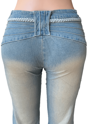 Pantalón jean con detalle de trenza y estilo desteñido en azul claro - Espalda (dos de dos).